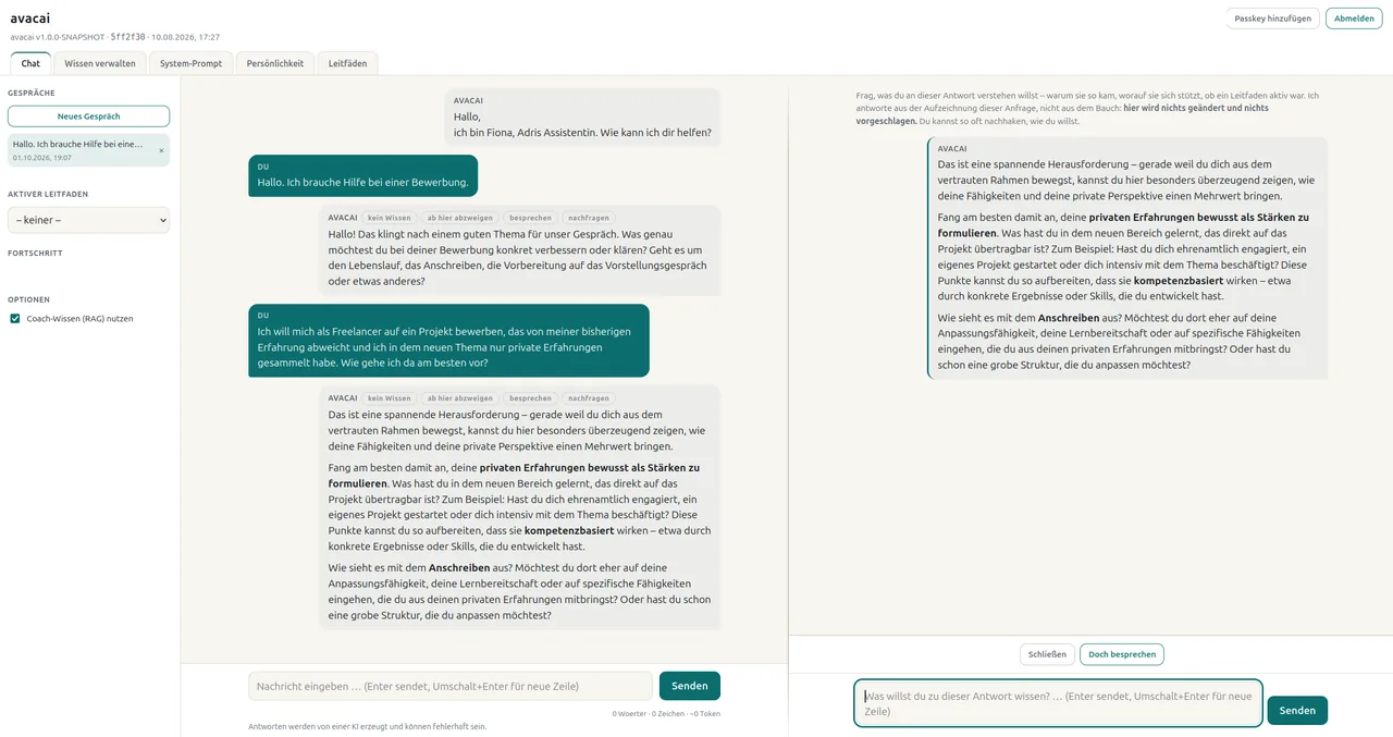 Die Chat-Oberfläche von Avacai. Links die Gesprächsliste und die Optionen, in der Mitte ein Gespräch über eine Bewerbung als Freelancer. Rechts ein zweiter Chat, in dem man zu einer einzelnen Antwort nachfragen kann, warum sie so ausfiel.